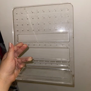 Örhänge ställ - Ställ för örhängerna som tyvärr inte kommer till användning längre. Köpt för 149kr