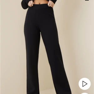 Byxor  - Mjuka & lösa byxor från VeroModa. Endast använda & tvättade 1 gång pga för korta för mig - väldigt sköna.  Tidigare pris-399kr.  Köpare står för frakt 