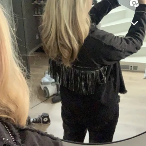 Jacka zara - Säljer denna fina fransjacka i strl S💓