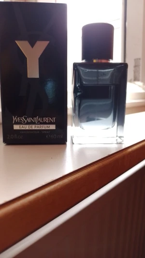 Ysl y parfym  - Säljer min ysl y inte min typ av parfymer och är 75 ELLER 80 procent 60 ml.  kvar av den köpt för 750.  Kan byta mot dior sauvage 