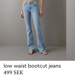 Low waist jeans - Jag säljer mina lågmidjade bootcutjeans från Gina Tricot. De är ljusblåa och är i fint skick☺️