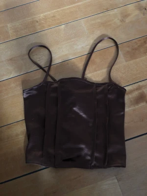 Brunt fest linne - Brunt fest linne, helt nytt & oanvänt!✨