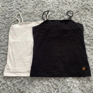 Basic linnen - Jättebra basic linnen i toppenskick! Passar xxs-s💗 Båda för 50kr eller 30kr styck💕