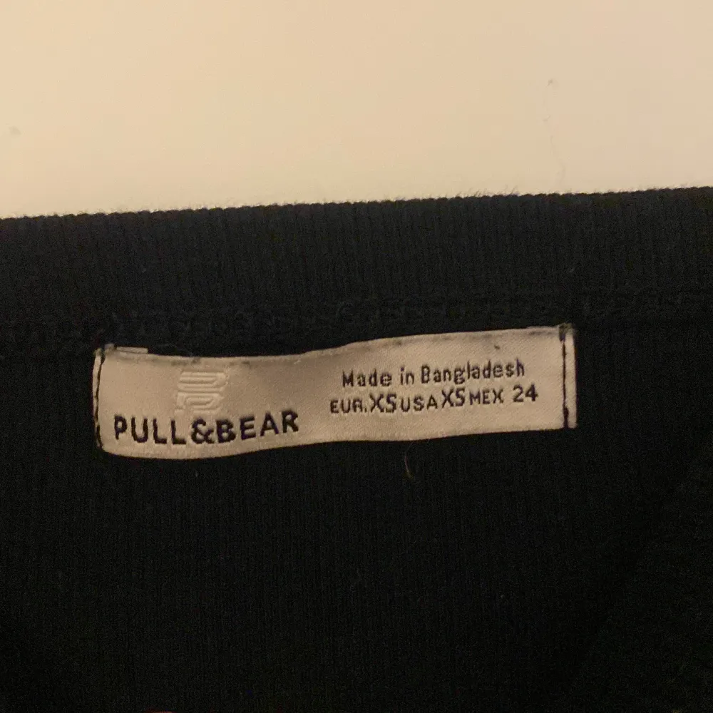Jätte fin pull & bear topp/linne, lite stor för mig darför säljer jag den.. Yläosat.