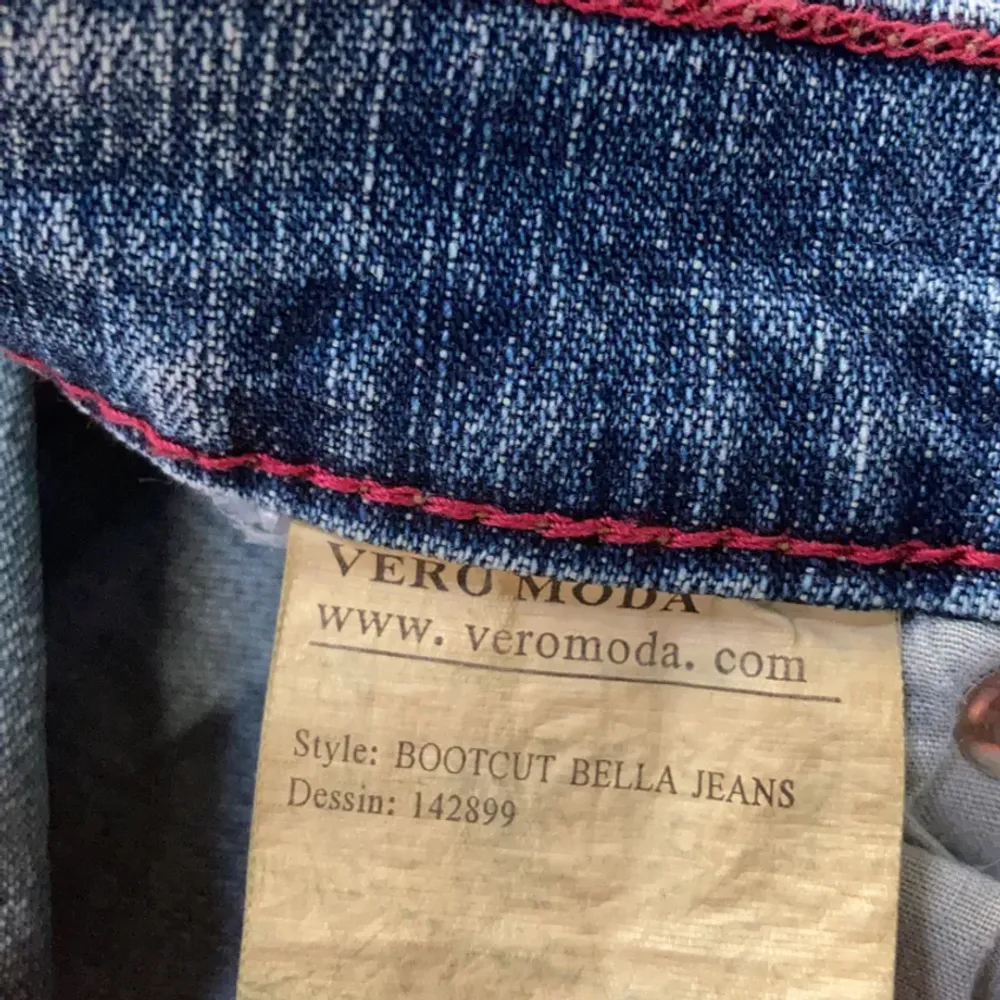 Säljer dessa sjukt snygga lågmidjade bootcut jeansen❤️‍🔥 Jeans:200 Frakt:64. Jeans & Byxor.
