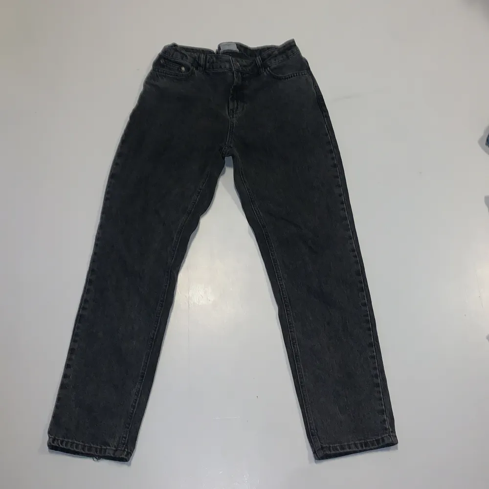 Jag säljer mina Grunt jeans som har blivit för små. Använda va 3 gånger och skick 10/10. Köpta på Kids Brandstore för 479 kr. Jeans & Byxor.