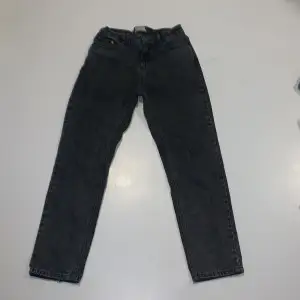 Jag säljer mina Grunt jeans som har blivit för små. Använda va 3 gånger och skick 10/10. Köpta på Kids Brandstore för 479 kr