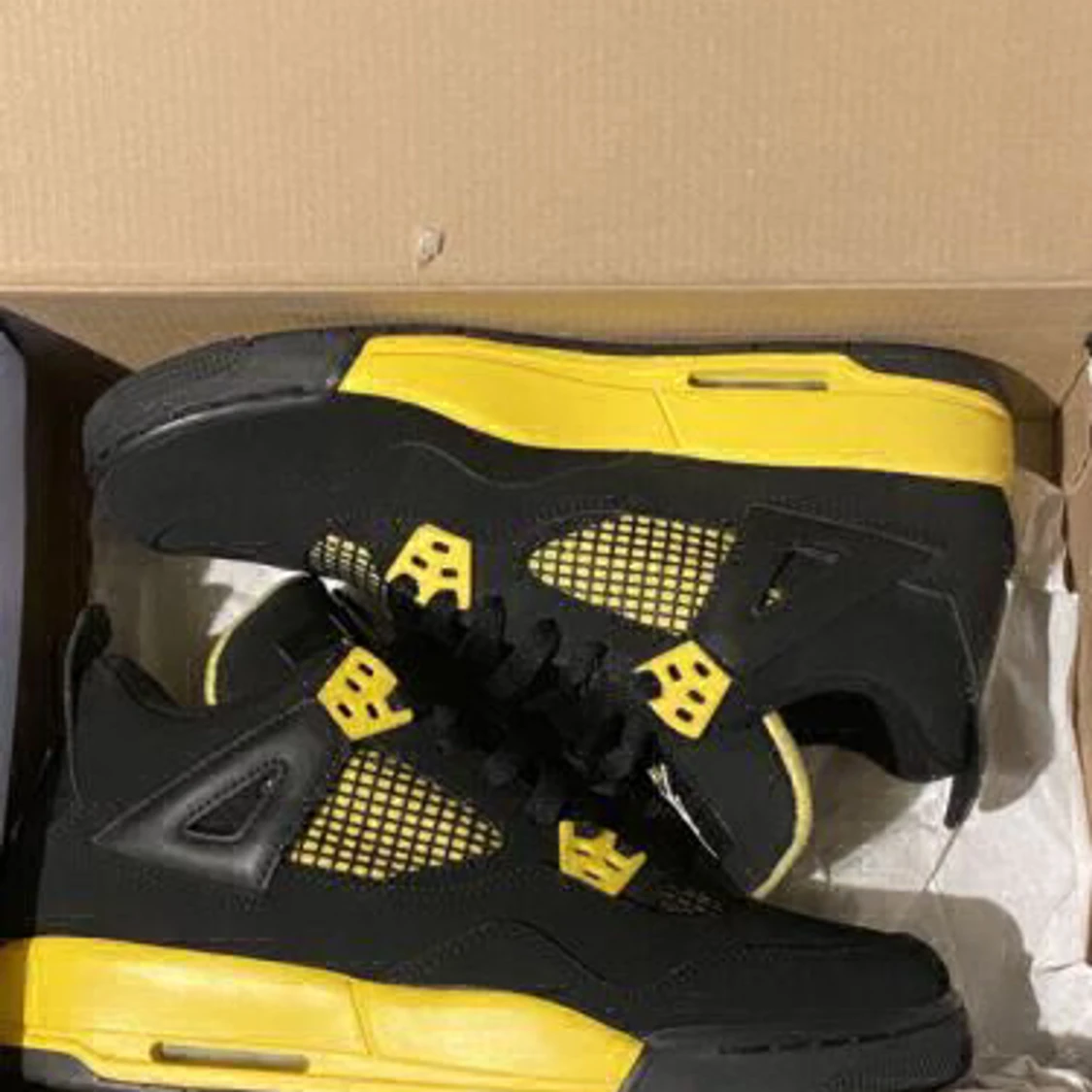 Jordan 4 Thunder - 90