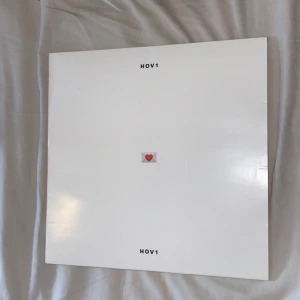 Lp skiva hov1 - Hov1 Lp-skiva som är helt slutsåld.  Har lyssnats på 1 gång så är i helt nyskick.