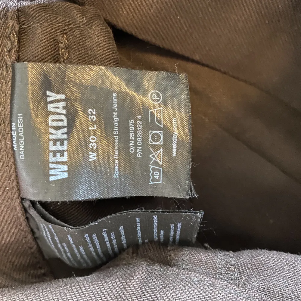 Weekday jeans i modellen Space i strl W30 L32. Byxorna är riktigt bra skick då dem knappt är använda. Hör av dig vid intresse🙌🏻. Jeans & Byxor.