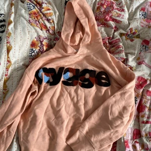 Molo hoodie - 1 år gammal. Mjuk och skön. Originalpris: 400kr