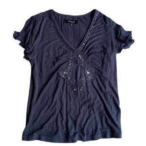 Paljett tröja  - Paljetter som lossnat se bild 3. Kontakta vid intresse<3