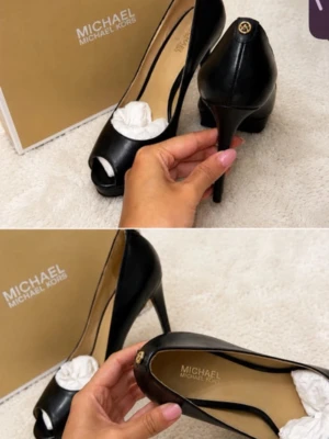 Svarta peep toe pumps Michael Kors - * Äkta Michael Kors * Klackhöjd: ca 10 cm * Färg: Svart * Använda få gånger * Fint skick !Pris kan diskuteras vid snabb och smidig affär!