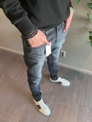 Tiger of Sweden jeans nya - Helt nya jeans ifrån tiger of Sweden med prislappen kvar på. Storleken är W30 L34 i modellen slim. Kvitto kan i privat