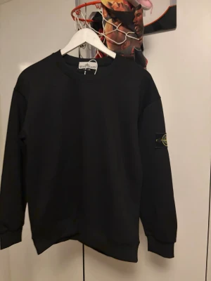 Stone Island  - Snygg Stone Island kofta. Helt ny. M s sport material skönt 