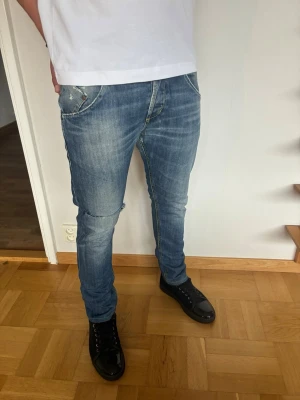 Dondup Sammy Jeans - Dondup Sammy Jeans Herr|Pris:499kr|Storlek:34/34|Skick:6/10|Hör av dig vid minsta lilla fundering eller fråga|