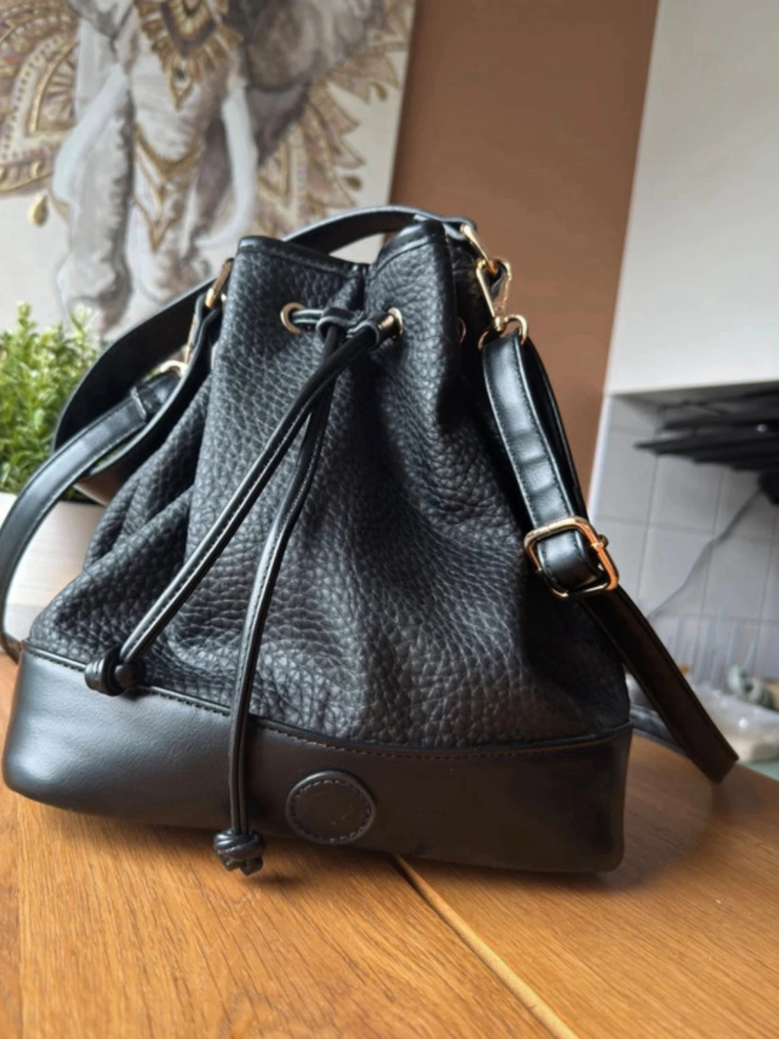 Svart bucket bag i skinnimitation - 2