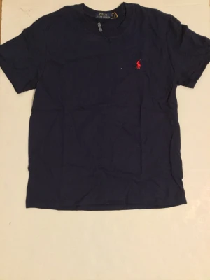 Snygg t shirt - Säljer en fin t shirt som passar till alla dina outfits!
