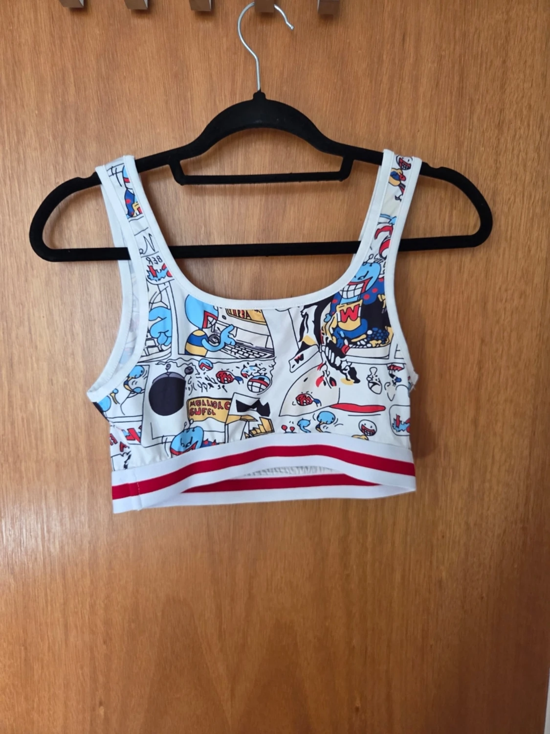 Vit crop top med serietidningsmönster - 1