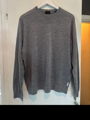 Grå tröja från Armani Exchange - Snygg grå tröja från Armani Exchange