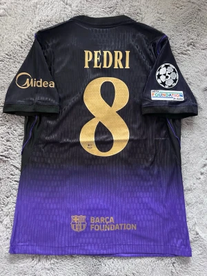 Barcelona 26/27 Pedri - En Barcelona tröja för 26/27 Pedri i spelar version, storlek L 