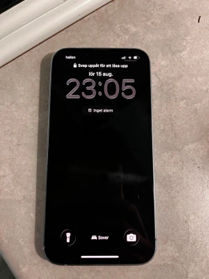 iPhone 14 128gb - iPhone 14 med 128 GB lagring.  Batterihälsan: 84 %  En spricka på baksidan och en väldigt liten på framsidan som inte syns. Närmande bild kan fixas vid förfrågan, även lite repig i ramen.  Vid frågor m.m är de bara att höra av sig  Mvh Alfred