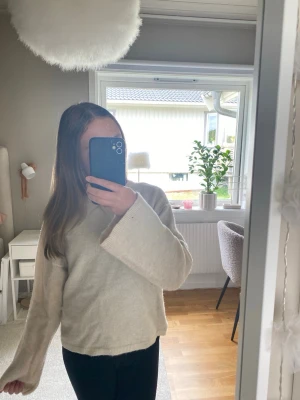 Beige stickad tröja - Beige stickad kofta från Gina tricot ‼️pris kan diskuteras‼️