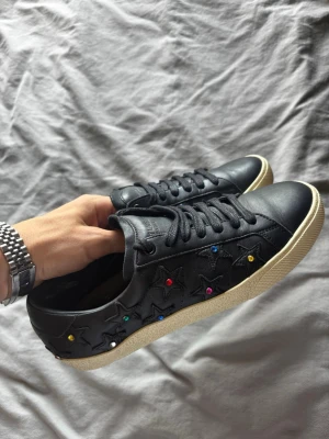 Saint Laurent California edition  - Ett par feta YSL California edition damskor! Nypris runt 12000kr, storlek 38,5 och skick 8/10. Ställ gärna frågor🤝