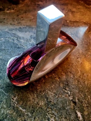 Calvin Klein Euphoria EDP 100ML - CK, Euphoria, Eau de Parfum, använd få tillfällen och, finns en del repor undertill, ytan är markerad på sista bilden.