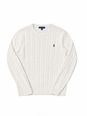Vit kabelstickad tröja Polo Ralph Lauren - Kabelstickad vit tröja från Polo Ralph Lauren med rund halsringning och blå broderad logga på bröstet. Tröjan har långa ärmar och ribbade muddar vid ärmslut och nederkant. Perfekt för en klassisk och stilren look.