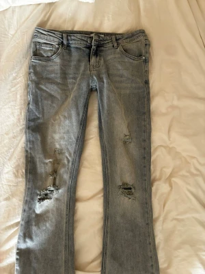 Håliga jeans  - Lågmidjade bootcut jeans från meet me there, använda ett fåtal gånger. Inget tecken på användning 💕