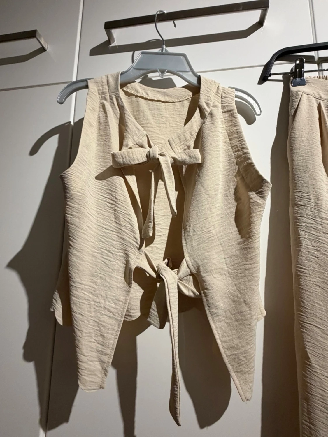 Beige set med topp och vida byxor - 1