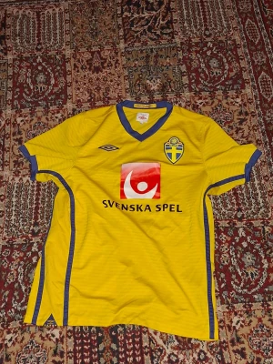 Svensk landslagströja Umbro gul - Sverige landslagtröja size M PRIS kan diskuteras 