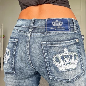 Victoria beckham jeans - Midjemätt: 37cm rakt över, innerbenslängd: 75cm 💗