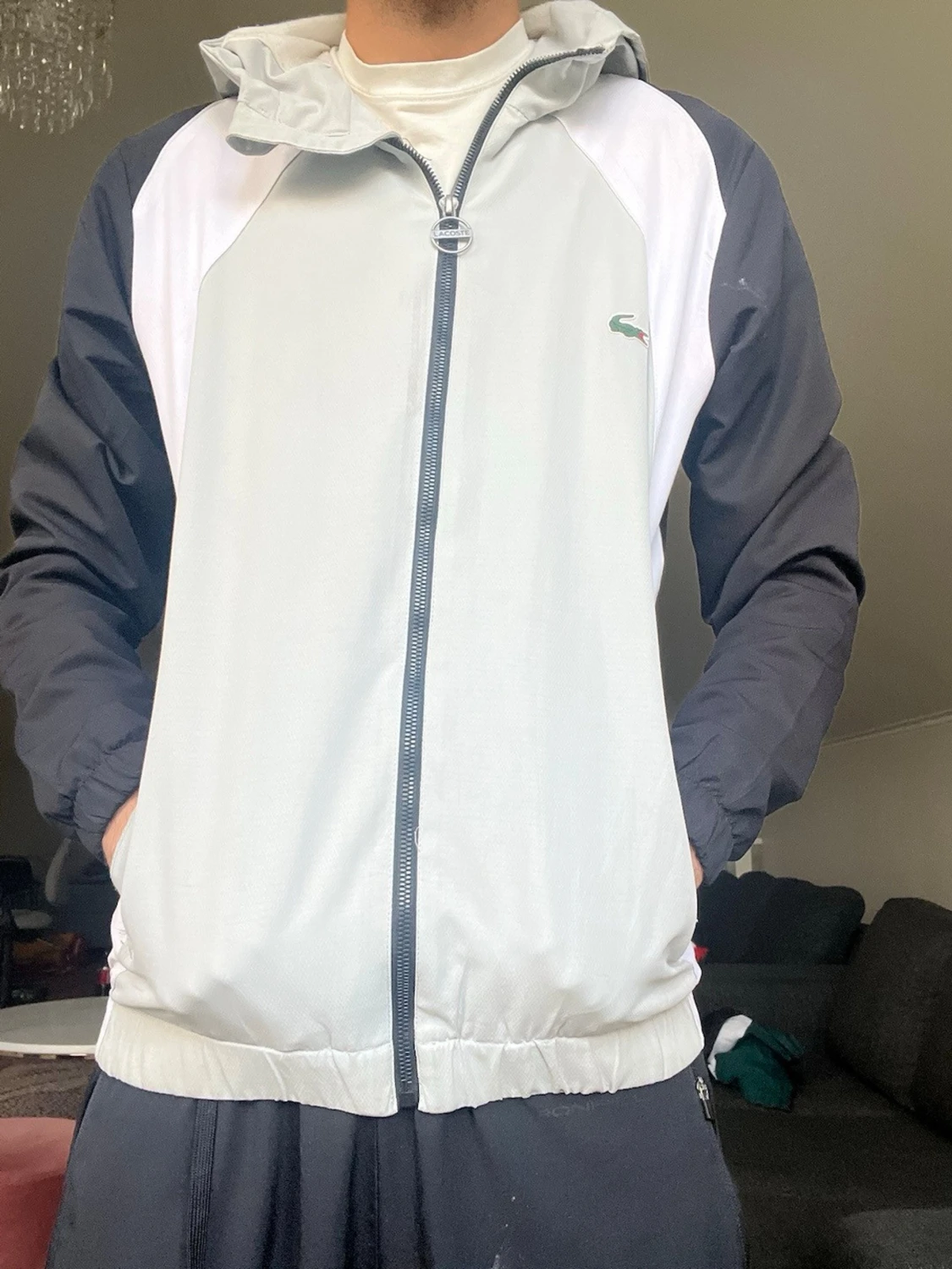 Lacoste svartvit vindjacka med huva - 1