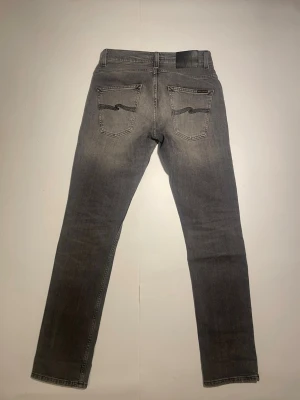 Nudie jeans  - Nudie jeans | Modell: Grim Tim | inga defekter   |Skriv vid någon fråga, slim / regular passform.  ‼️skickar snabbast med instabox‼️  