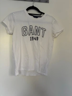 T-shirt  - Fin T-shirt i ett mycket bra skick. Storlek 158/164