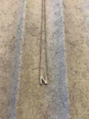 Silverhalsband med bokstaven N - Från Edblad använd enstaka gånger❤️