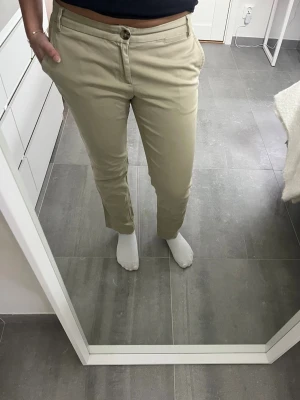 Beige byxor med rak passform - Beiga byxor💕