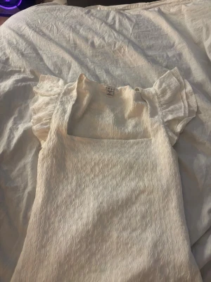 Vit volangblus från Amisu - Topp från new Yorker storlek m 