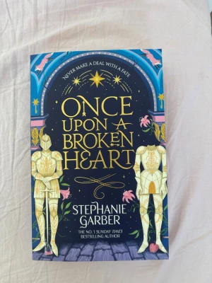 Once Upon a Broken Heart bok - Säljer boken 'Once Upon a Broken Heart' av Stephanie Garber. Helt ny och oanvänd 