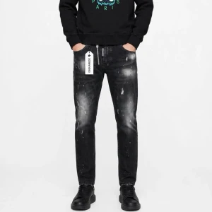 Dsquared2 Jeans Svart Strl 46 - Högkvalitativ replika  Storlek: 46 Pris: 1199kr Leverans: Skickas inom 24 timmar Lager: Begränsat antal
