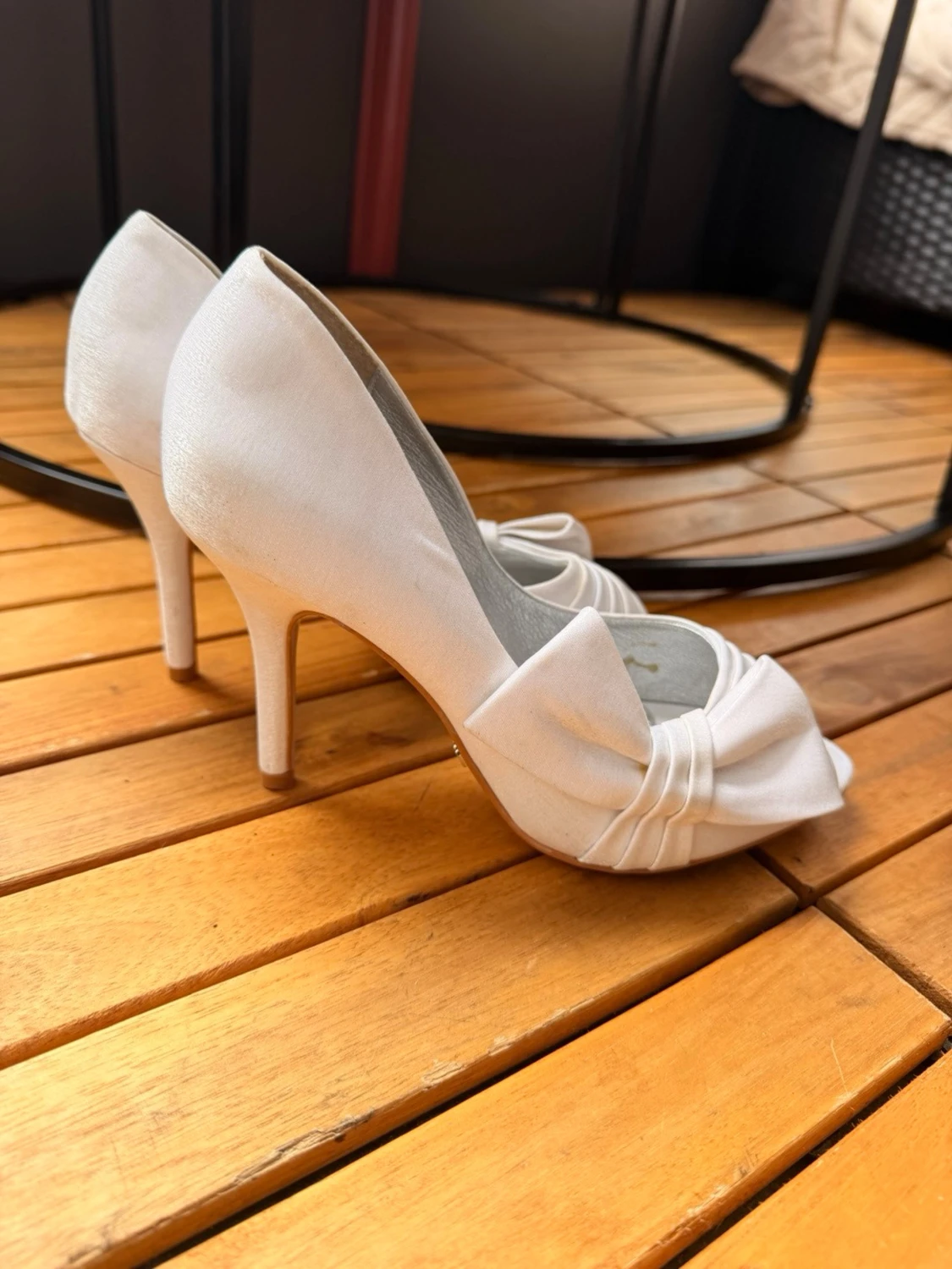 Vita peep-toe pumps med rosett - 2