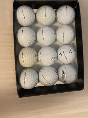 Prov v1 golfbollar - Säljer 12 st pro v1 i bra kvalité. Perfekt för dig som vill spela med bästa på marknaden och få ut absolut det bästa på golfbanan 