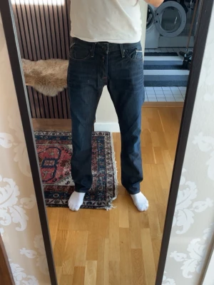 Replay waitom - Hej, jag säljer et par mörkblå replay waitom jeans. Jeansen är väl omhändertagna och har inga defekter. Skriv vid minsta fundering eller lägg prisförslag!