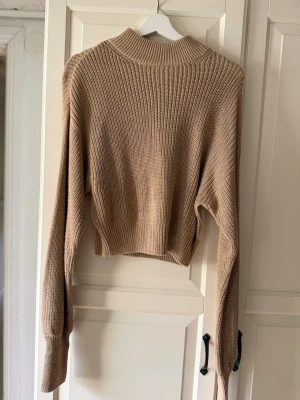 Tröja  - Stickad tröja från NA-KD i storlek Xxs, nyskick🎀