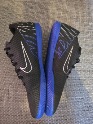 Nike Mercurial Vapor Club - Nike Mercurial Vapor Club indoor / futsal. Stl 42  Mycket fint skick och använda fåtal gånger. 