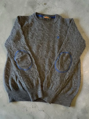 Merinoull Tröja Morris - 📏 Storlek: S/XS krympt i tvätten 🎨 Färg: Grå 🏷️ Märke: Morris 👌 Skick: Mycket bra – inga defekter  📦 Skickas snabbt och välpackat! 💬 Skriv gärna vid frågor eller funderingar! 