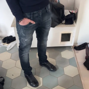  jeans från Jack & Jones - Säljer nu ett par riktigt feta jeans från Jack and Jones. Dom är i princip helt nya,  skriv om du har några frågor eller funderingar!
