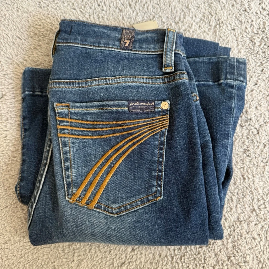 Blå bootcut jeans med kontrastsömmar - 2